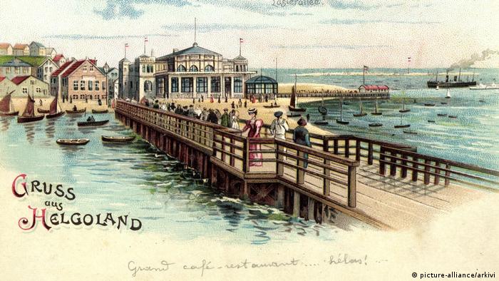 Helgoland, old, colored postcard with a view of the conversation house and the pier (picture-alliance/arkivi)